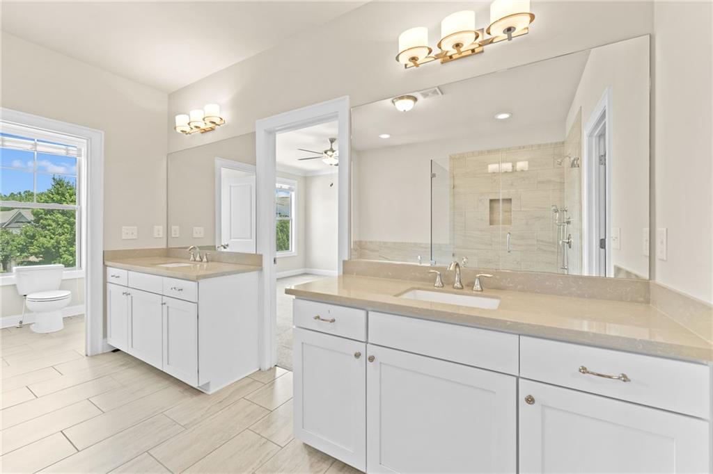 2028 Glenview Park Circle Property Photo 33