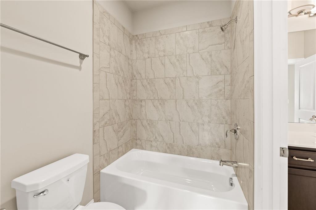 2028 Glenview Park Circle Property Photo 45