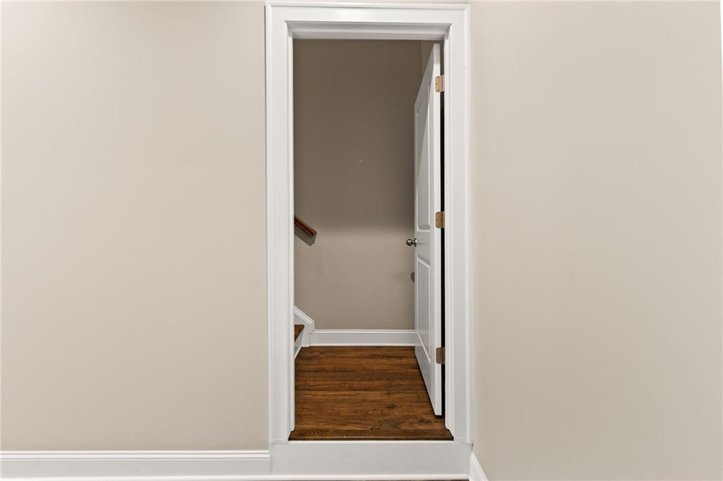 2028 Glenview Park Circle Property Photo 47