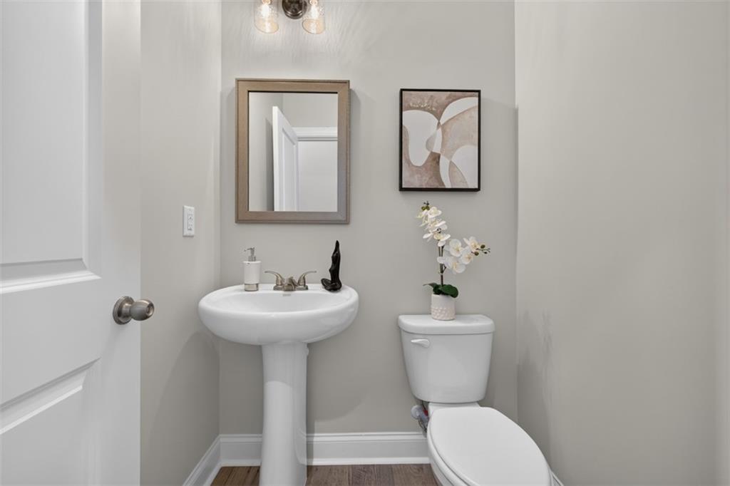 922 Homepark Circle Property Photo 18
