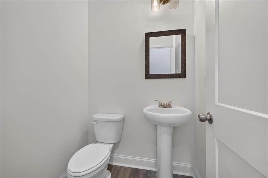 982 Homepark Circle Property Photo 16