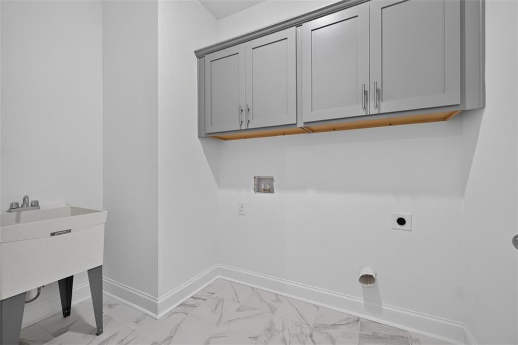 982 Homepark Circle Property Photo 17