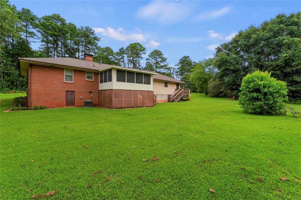 2069 Elmwood Circle Property Photo 8