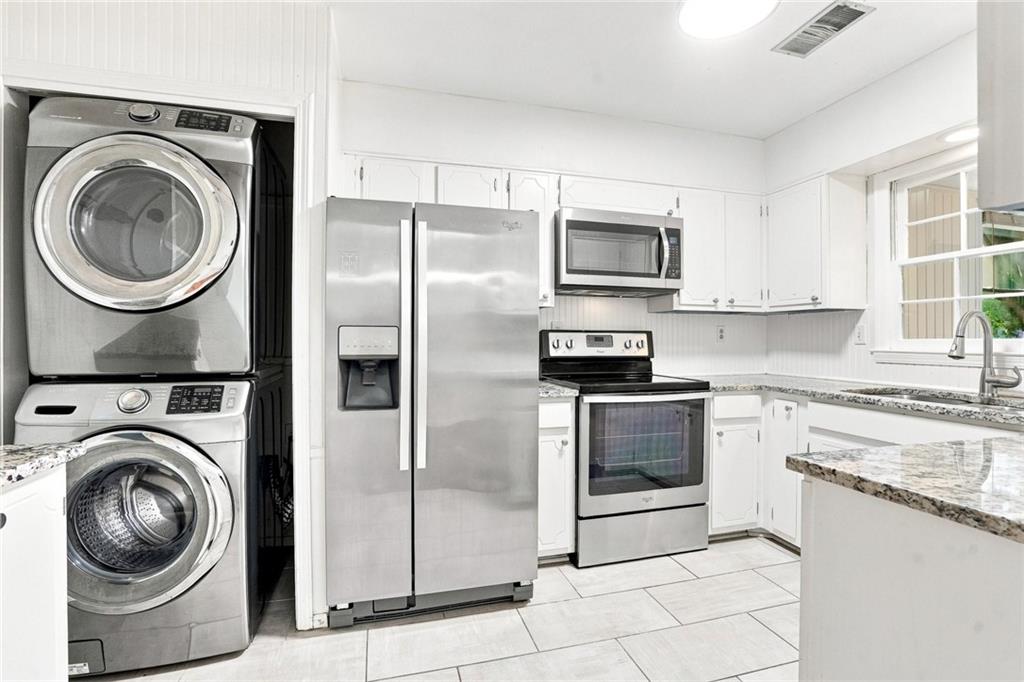 139 Woodmere Square Nw Property Photo 6