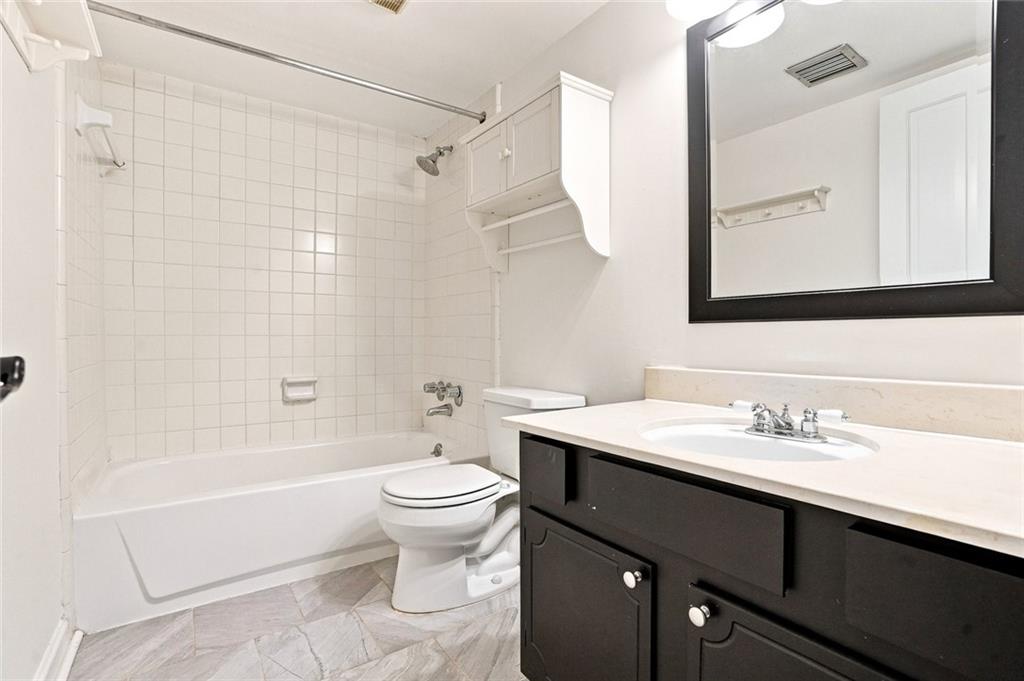 139 Woodmere Square Nw Property Photo 17