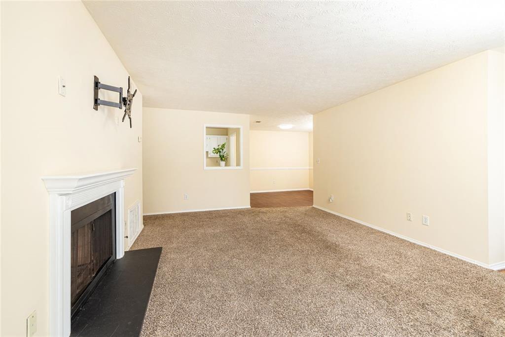 910 Augusta Drive Se Property Photo 7