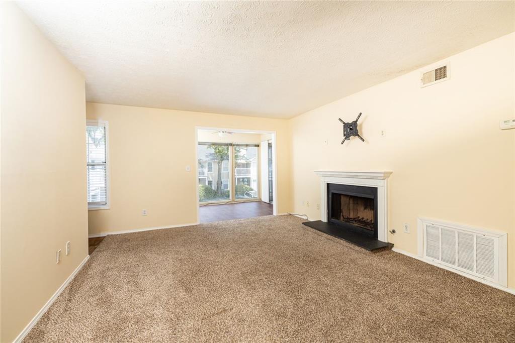 910 Augusta Drive Se Property Photo 9