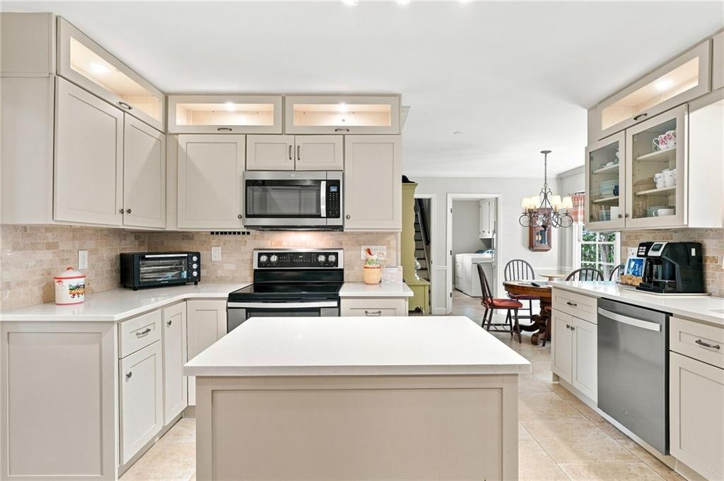 9173 Eves Circle Property Photo 5