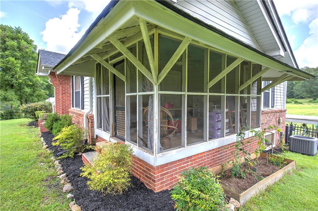 2135 Bellview Road Property Photo 6