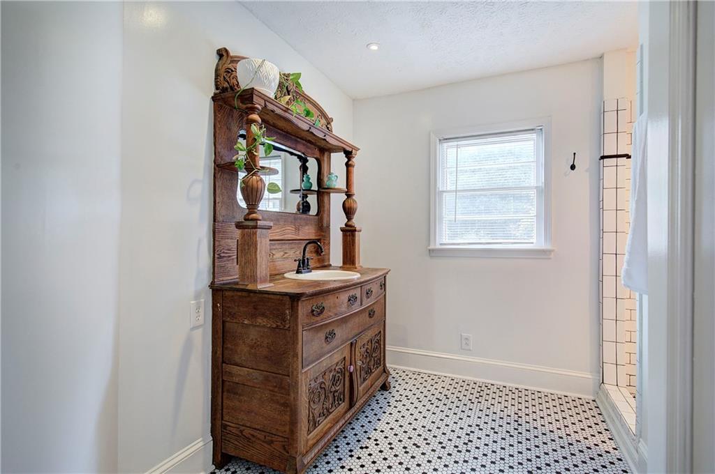 2135 Bellview Road Property Photo 32