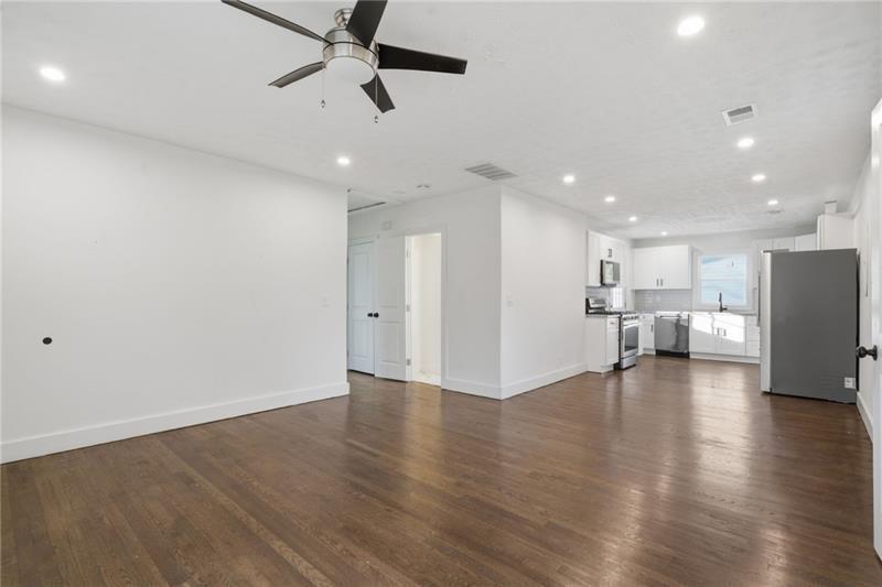 303 Glen Iris Drive Property Photo 8
