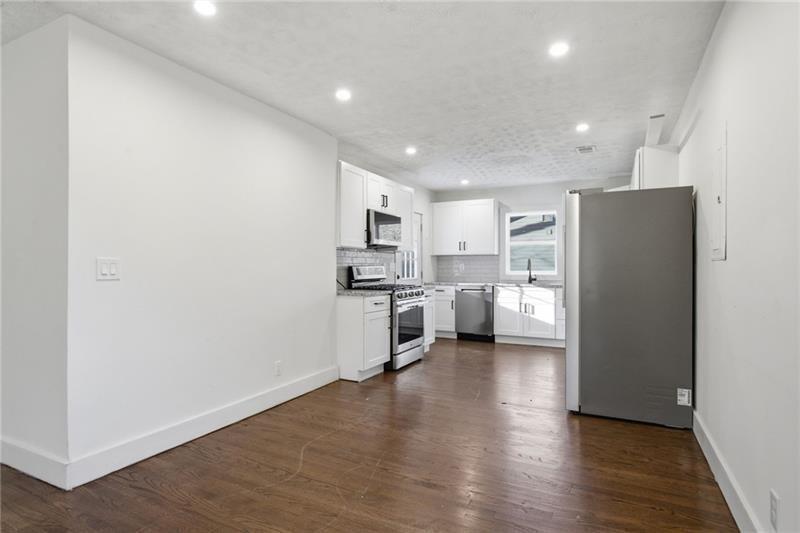 303 Glen Iris Drive Property Photo 10