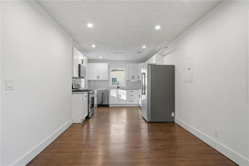 303 Glen Iris Drive Property Photo 11