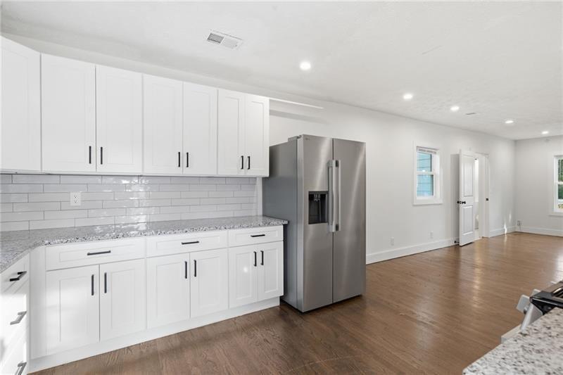 303 Glen Iris Drive Property Photo 15