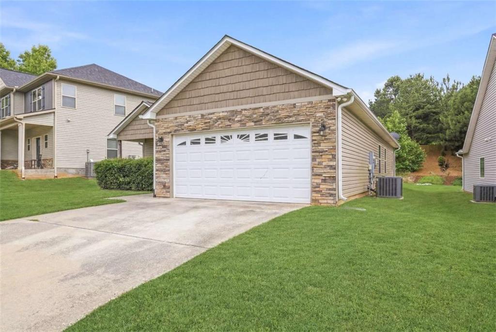 540 Highland Pointe Drive Property Photo 3