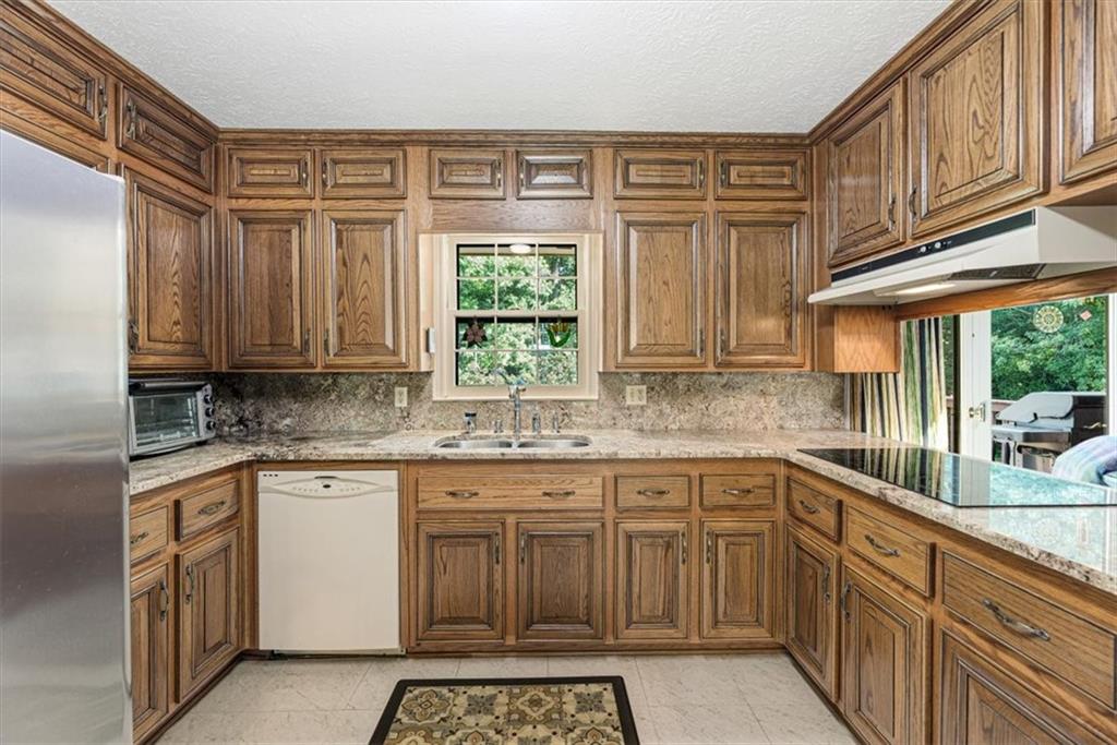 2950 Foothill Trail Property Photo 15