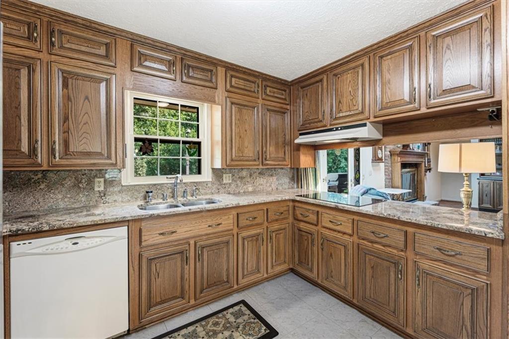 2950 Foothill Trail Property Photo 16
