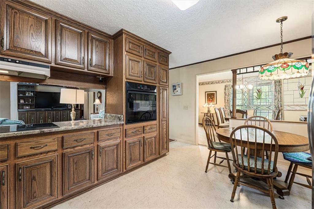 2950 Foothill Trail Property Photo 17