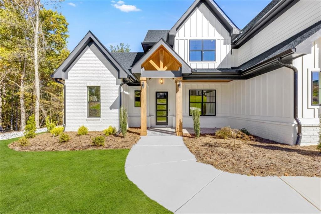 121 Forest Berry Court Property Photo 4