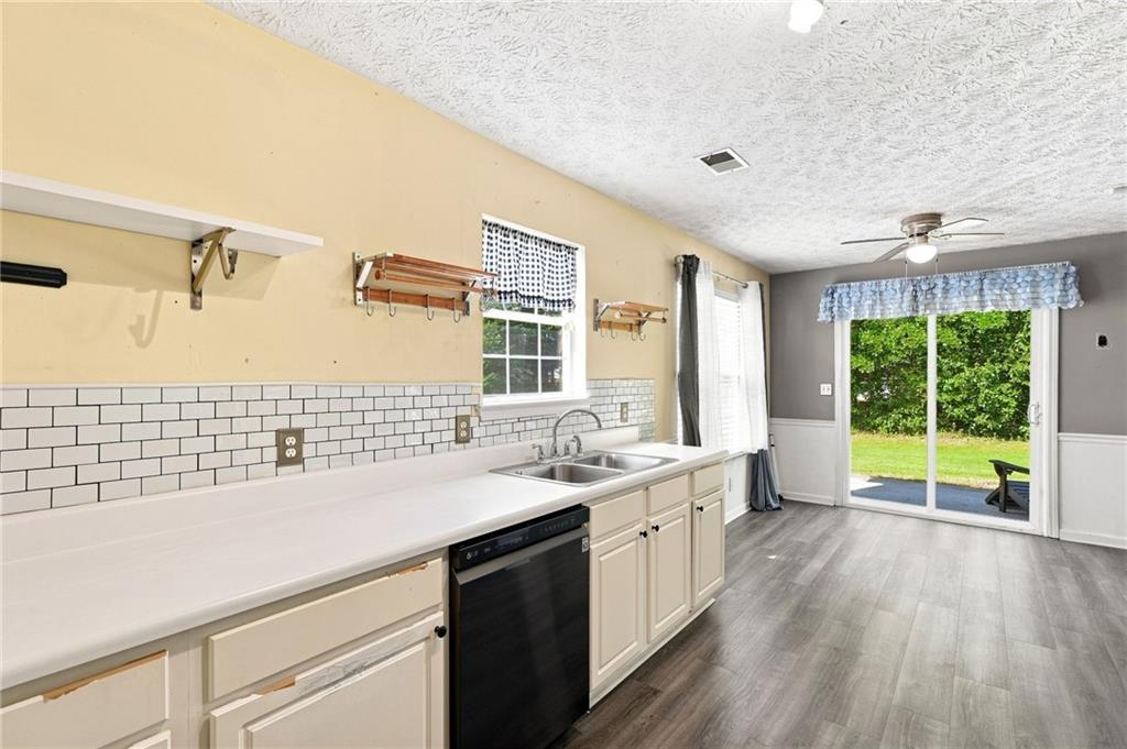 1648 Graystone Drive Property Photo 9