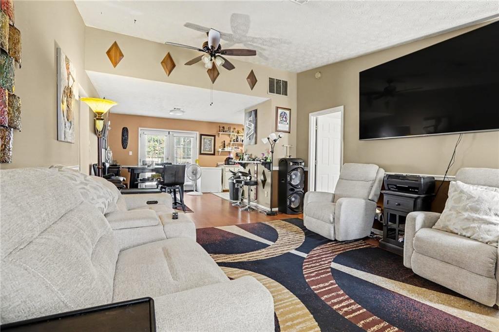 2805 Robinson Wood Drive Property Photo 8