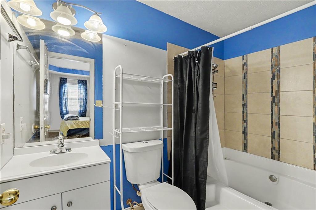 2805 Robinson Wood Drive Property Photo 14