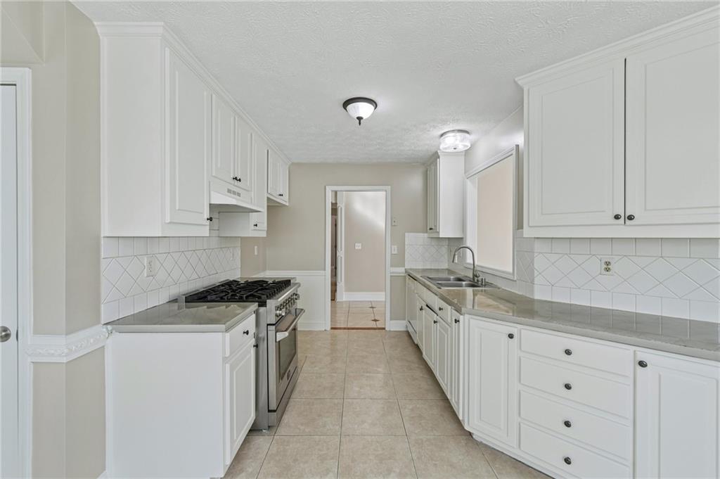 2084 Green Gate Place Property Photo 14