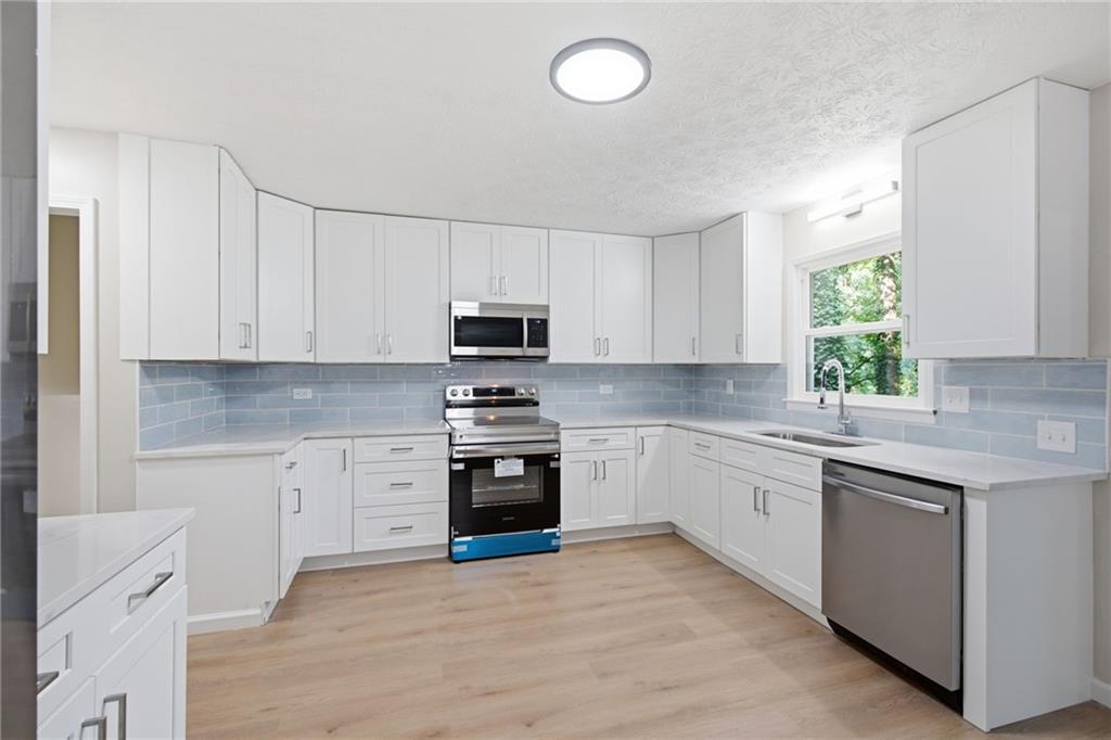 4891 Lake Forest Drive Se Property Photo 10
