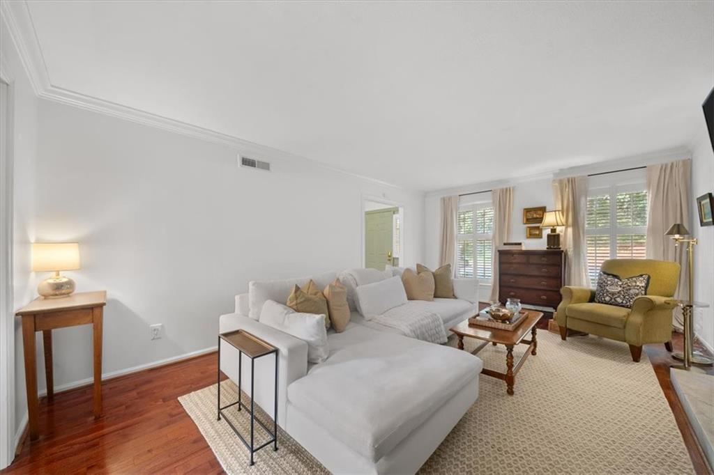 12 Queen Victoria Place Ne Property Photo 6