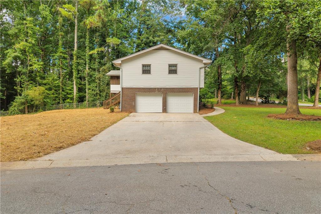 6193 Pine Lane Property Photo 4