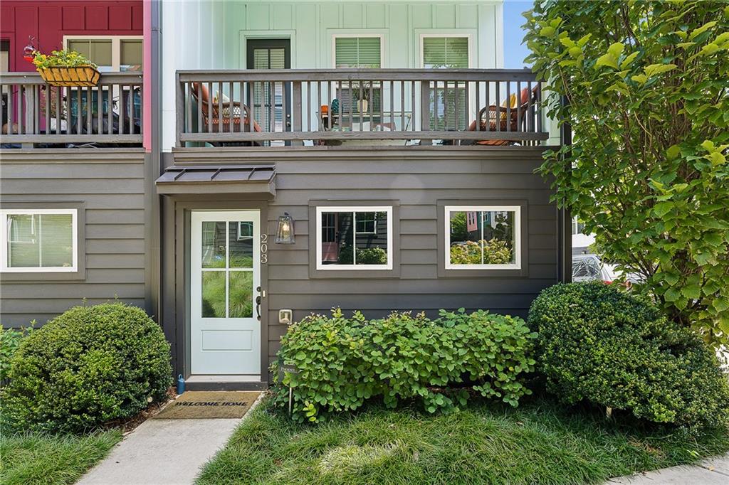 203 Color Circle Property Photo 1