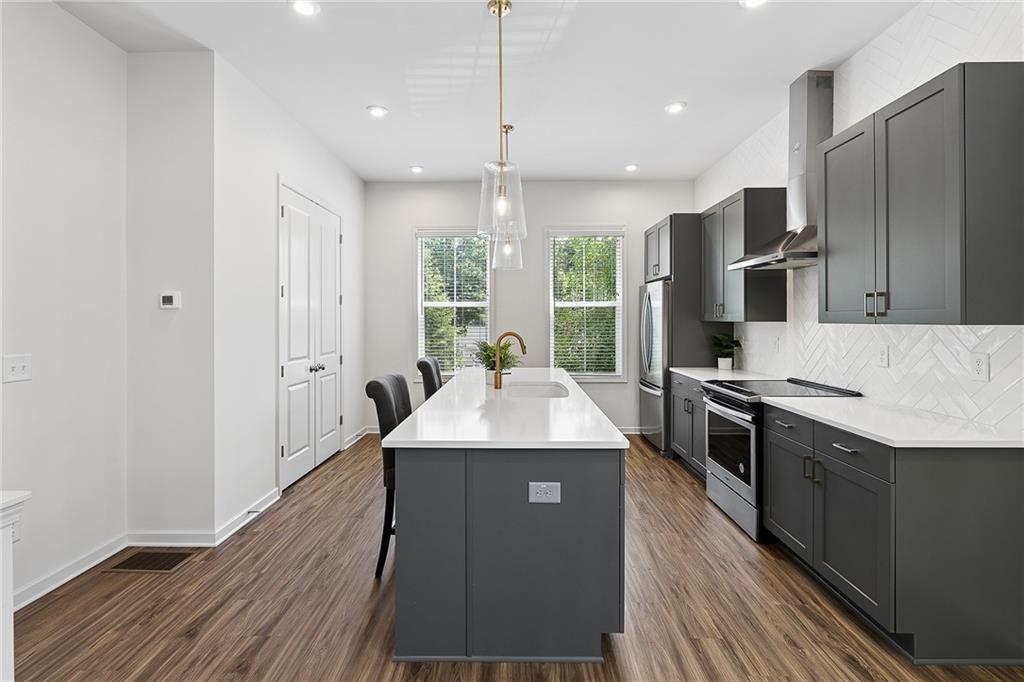 203 Color Circle Property Photo 8