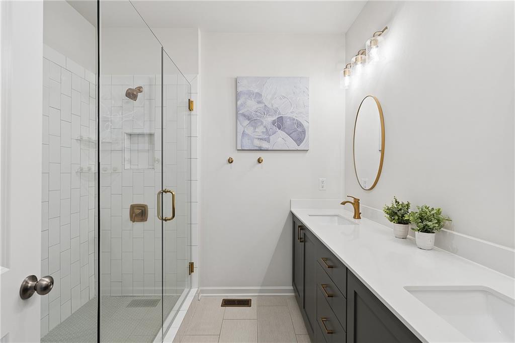 203 Color Circle Property Photo 22