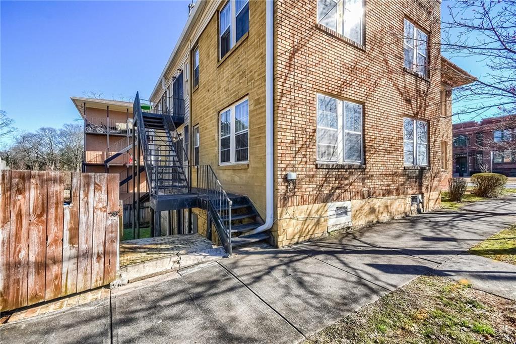 1445 Lucile Avenue Sw Unit 3 Property Photo 2