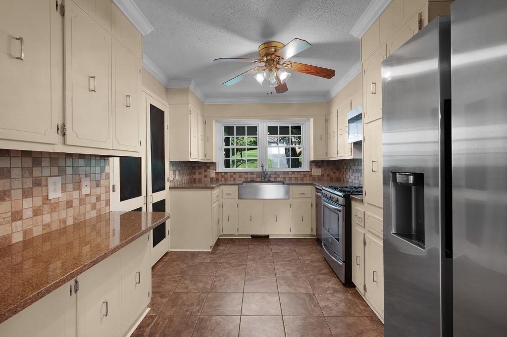 206 Cherry Hill Drive Property Photo 3