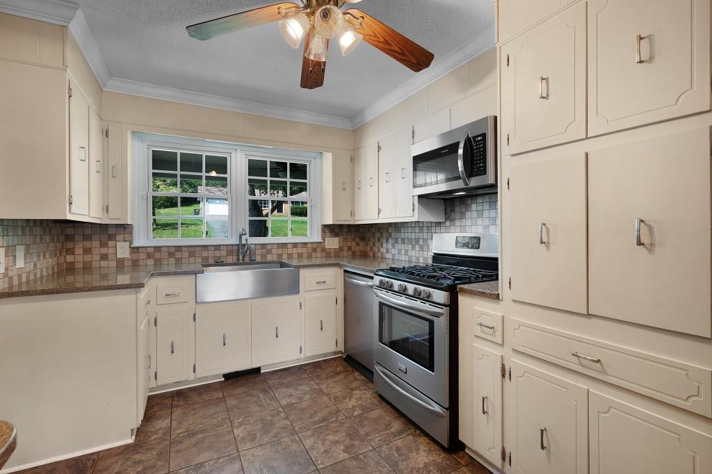 206 Cherry Hill Drive Property Photo 15