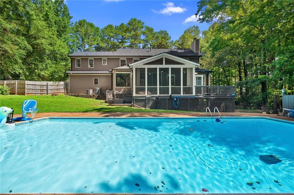 10560 Haynes Bridge Road Property Photo 2