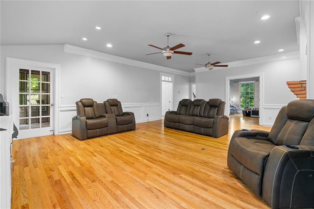 10560 Haynes Bridge Road Property Photo 8