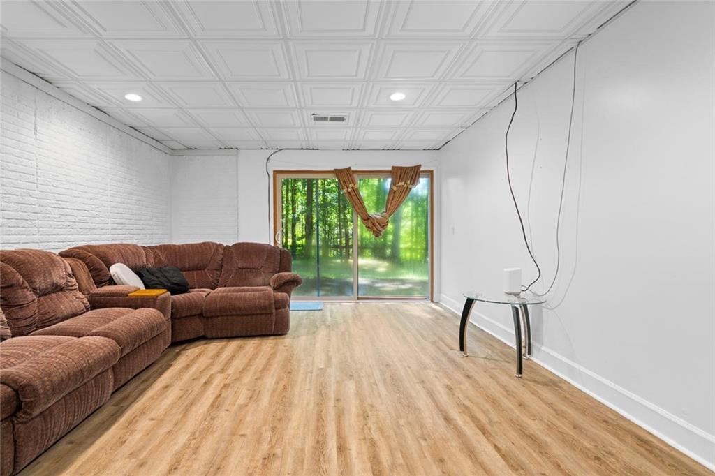 10560 Haynes Bridge Road Property Photo 14