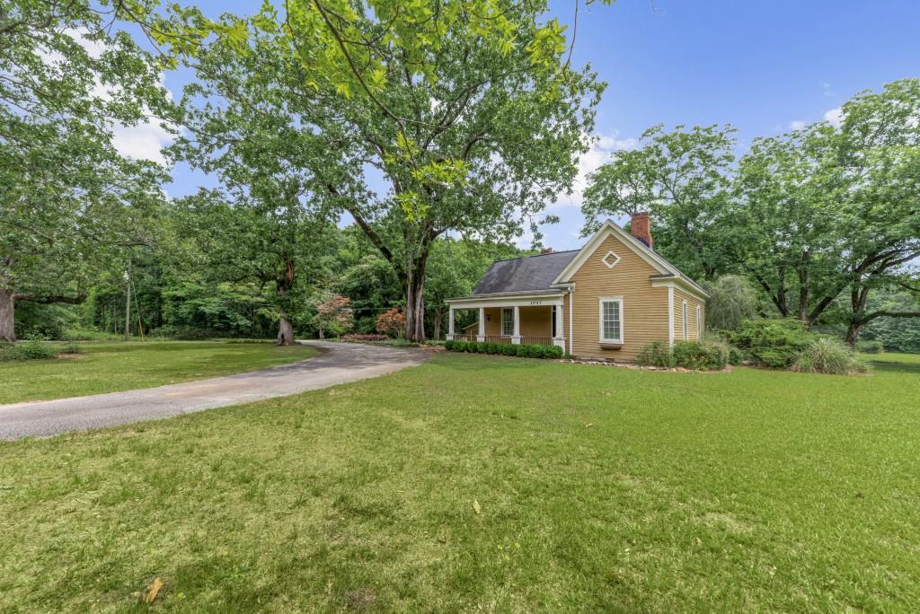 1047 Dixie Road Property Photo 3