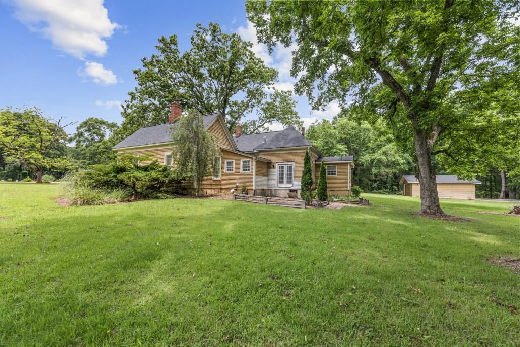 1047 Dixie Road Property Photo 4