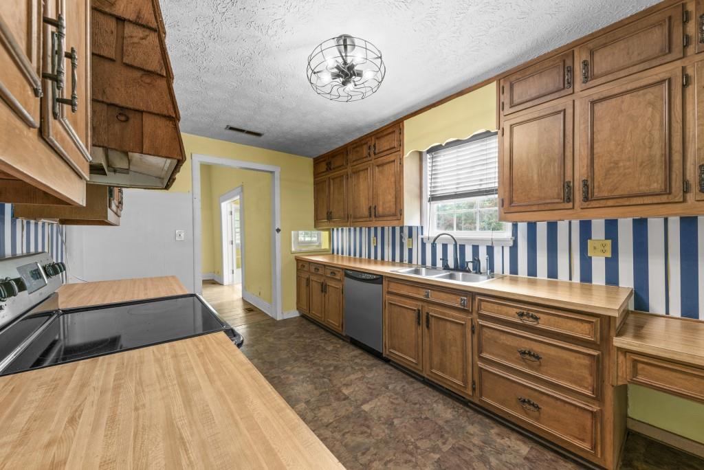 1047 Dixie Road Property Photo 28
