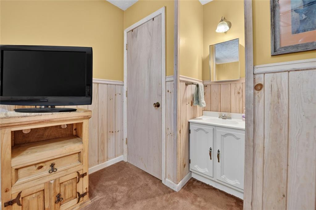 400 Matrix Circle Property Photo 24