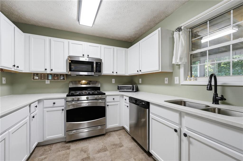 1059 Athena Court Property Photo 12