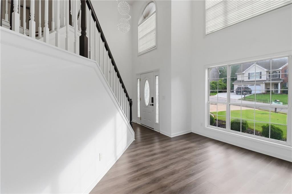 2765 Suwanee Lakes Trail Property Photo 10