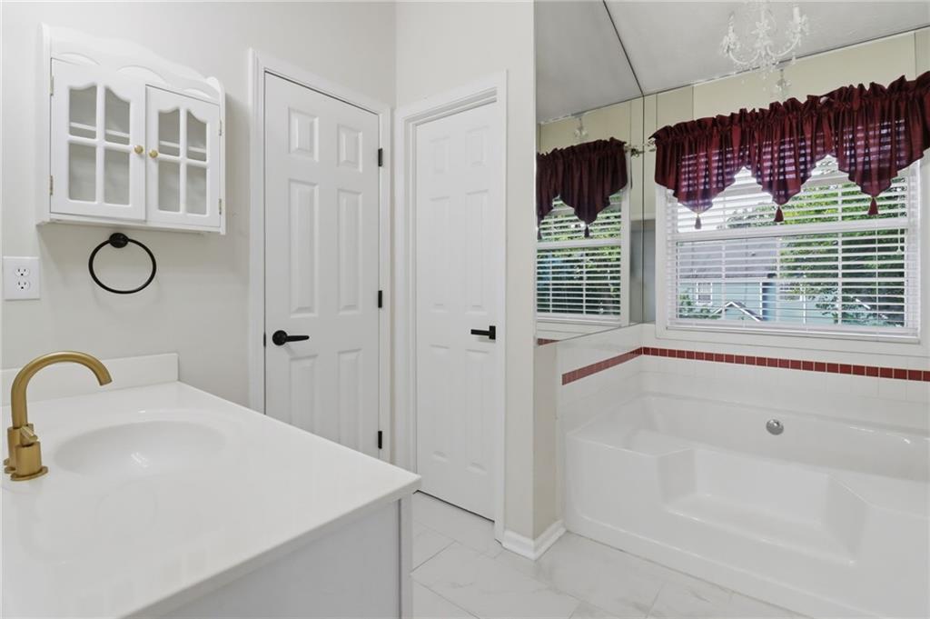 2765 Suwanee Lakes Trail Property Photo 37