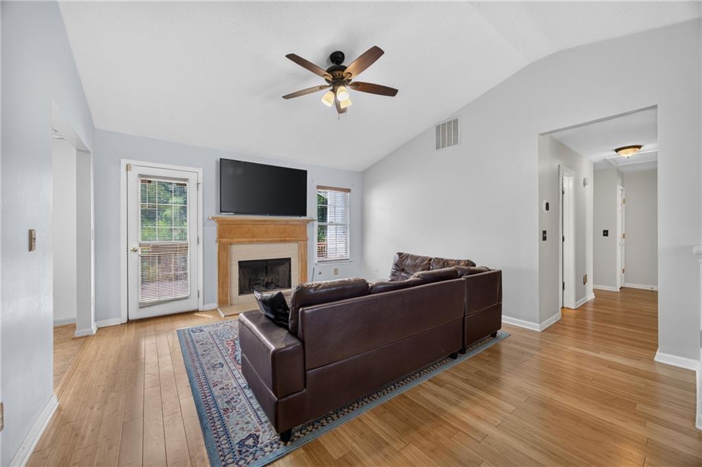 305 Bainbridge Circle Property Photo 4