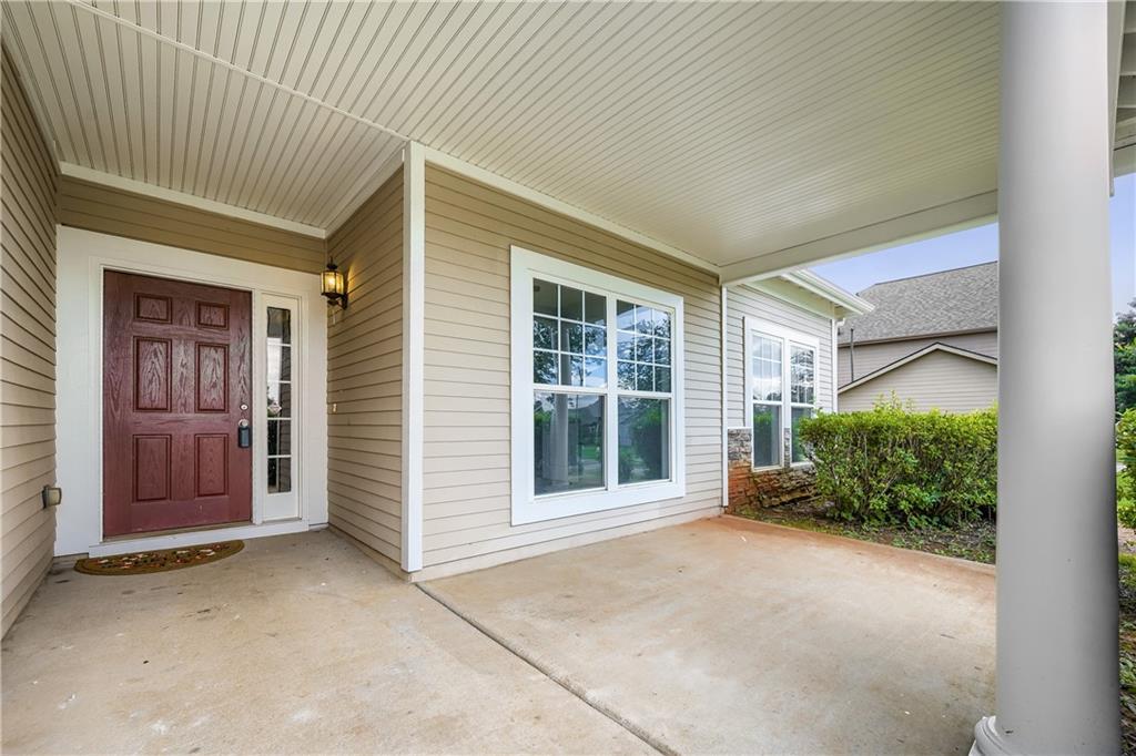 421 Bedford Crossing Property Photo 3