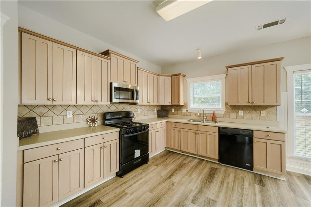 421 Bedford Crossing Property Photo 4