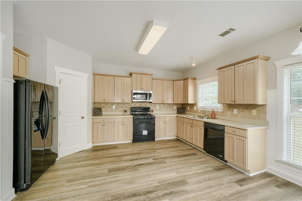 421 Bedford Crossing Property Photo 5